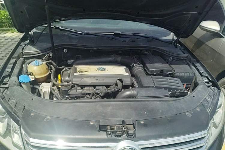 Used Volkswagen Magotan 2015 1.8TSI Luxury Model Engine Bay