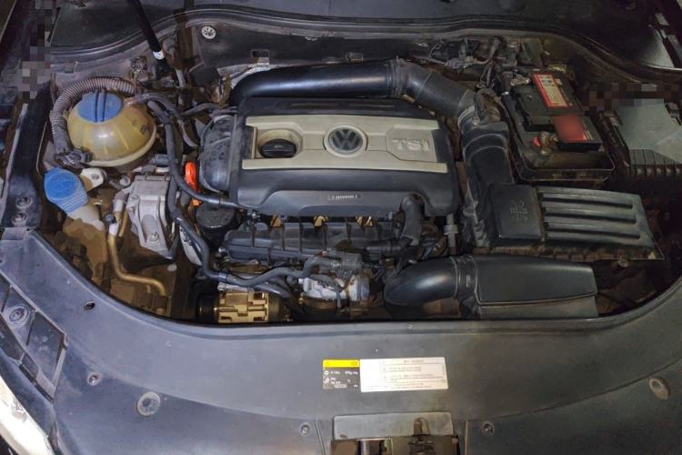 Used Volkswagen Magotan 2015 1.8TSI Luxury Model Engine Bay