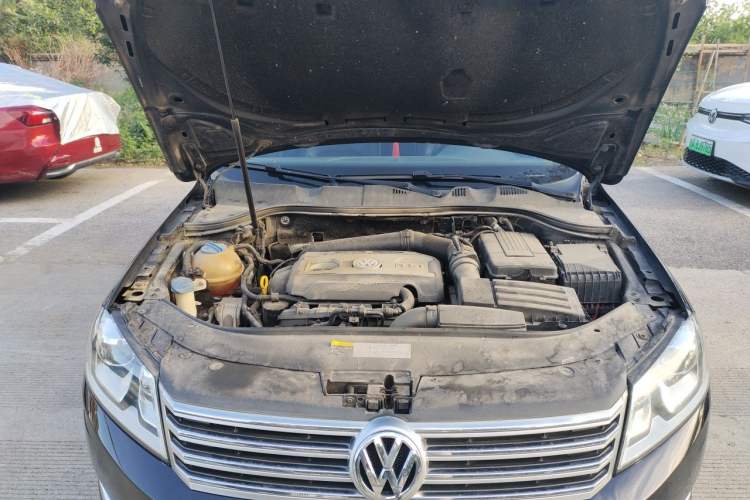Used Volkswagen Magotan 2015 Revised Version 2.0 TSI Luxury Edition Engine Bay