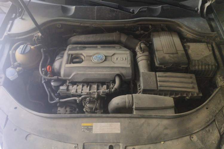 Used Volkswagen Magotan 2015 1.8TSI Luxury Model Engine Bay