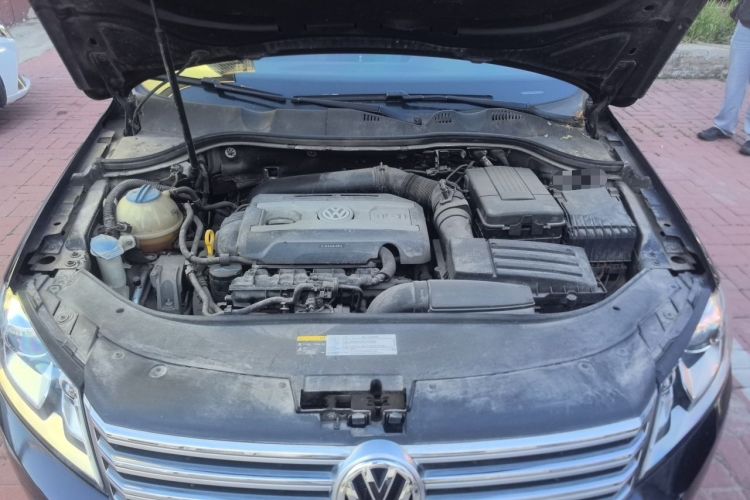 Used Volkswagen Magotan 2015 1.8TSI Luxury Model Engine Bay