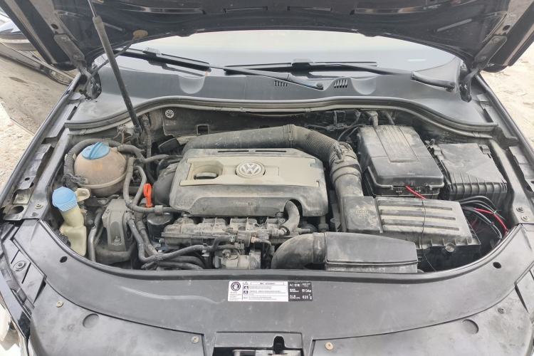 Used Volkswagen Magotan 2015 1.8TSI Prestige Model Engine Bay