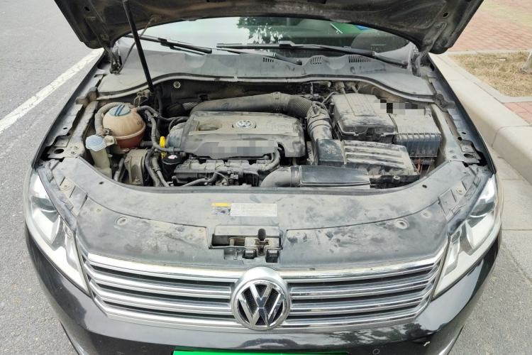 Used Volkswagen Magotan 2015 Facelift 1.8TSI Luxury Model Engine Bay