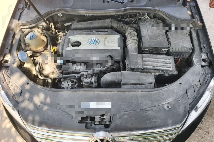 Used Volkswagen Magotan 2015 Revised Version 2.0 TSI Prestige Edition Engine Bay
