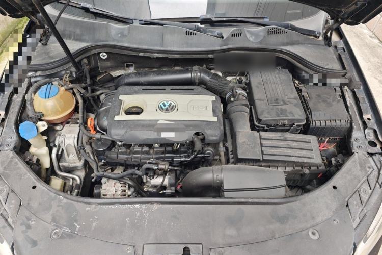 Used Volkswagen Magotan 2015 1.8TSI Luxury Model Engine Bay