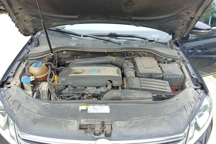 Used Volkswagen Magotan 2015 Facelift 1.8TSI Luxury Model Engine Bay