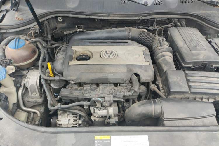 Used Volkswagen Magotan 2015 1.8TSI Prestige Model Engine Bay