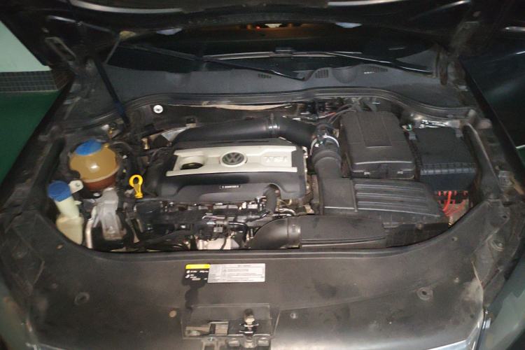 Used Volkswagen Magotan 2015 1.8TSI Advanced Model Engine Bay