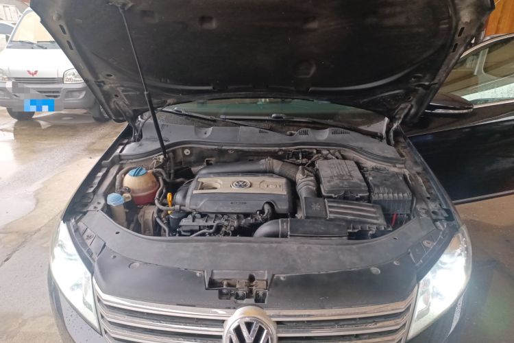 Used Volkswagen Magotan 2015 Facelift 1.8TSI Luxury Model Engine Bay