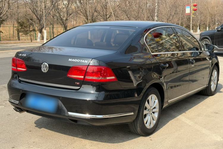Used Volkswagen Magotan 2015 2.0 TSI Luxury Model Exterior 4