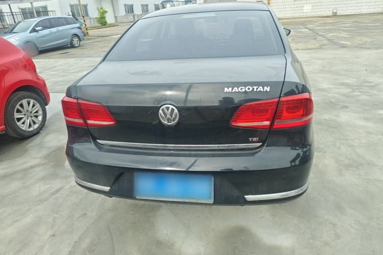 Used Volkswagen Magotan 2015 Facelift 1.8TSI Luxury Model Exterior 4