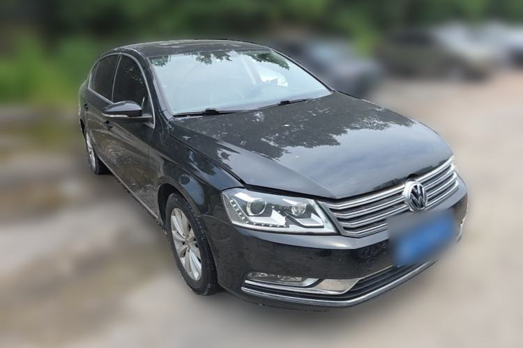 Used Volkswagen Magotan 2015 1.8TSI Luxury Model Front Right 45 Deg