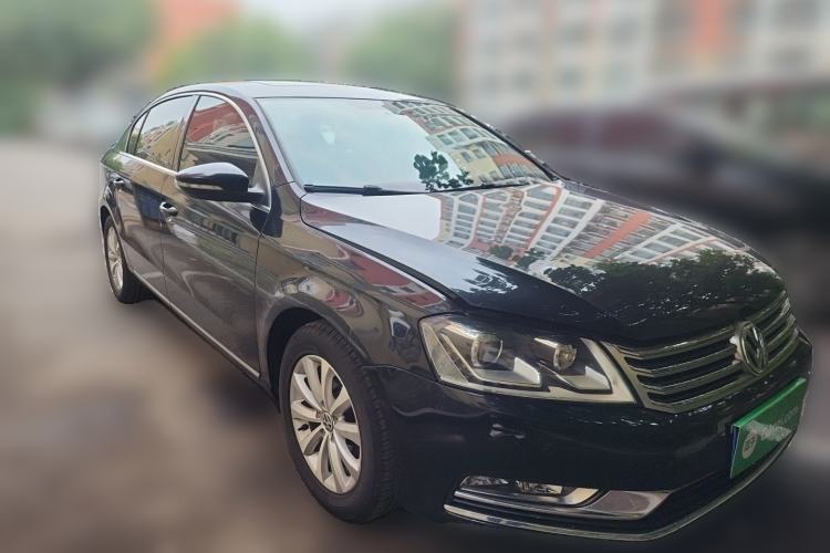 Used Volkswagen Magotan 2015 1.8TSI Luxury Model Front Right 45 Deg
