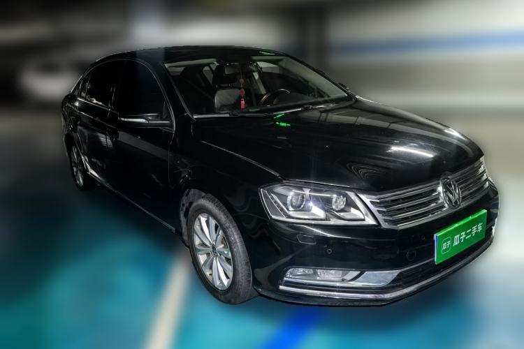 Used Volkswagen Magotan 2015 1.8TSI Luxury Model Front Right 45 Deg