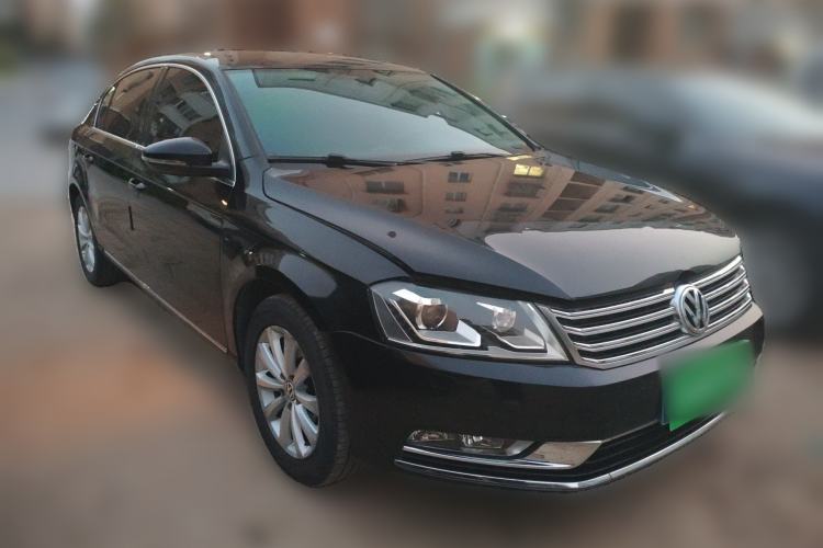 Used Volkswagen Magotan 2015 Facelift 1.8TSI Luxury Model Front Right 45 Deg
