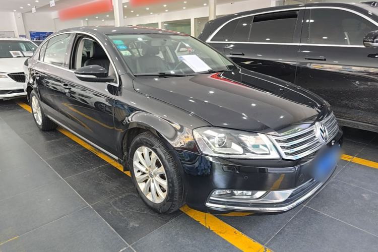 Used Volkswagen Magotan 2015 Facelift 1.8TSI Luxury Model Front Right 45 Deg