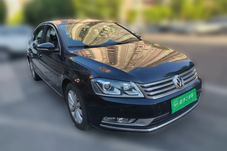 Used Volkswagen Magotan 2015 1.8TSI Luxury Model Front Right 45 Deg