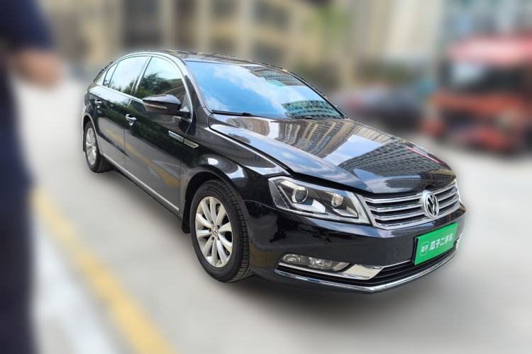 Used Volkswagen Magotan 2015 Revised Version 2.0 TSI Luxury Edition Front Right 45 Deg