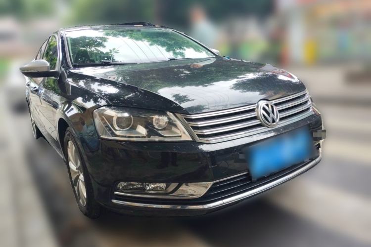 Used Volkswagen Magotan 2015 Facelift 1.8TSI Luxury Model Front Right 45 Deg