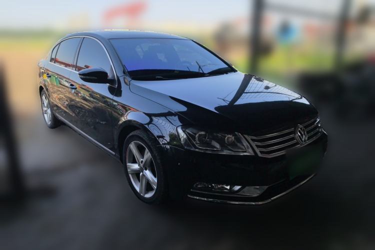 Used Volkswagen Magotan 2015 1.8TSI Prestige Model Front Right 45 Deg