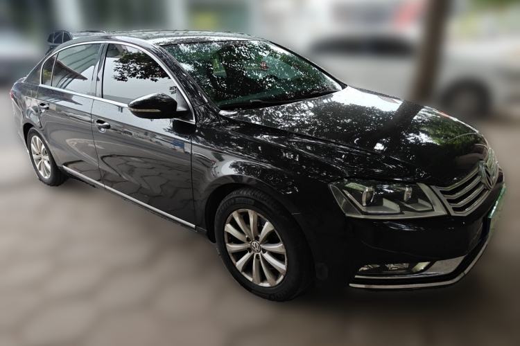 Used Volkswagen Magotan 2015 Facelift 1.8TSI Luxury Model Front Right 45 Deg