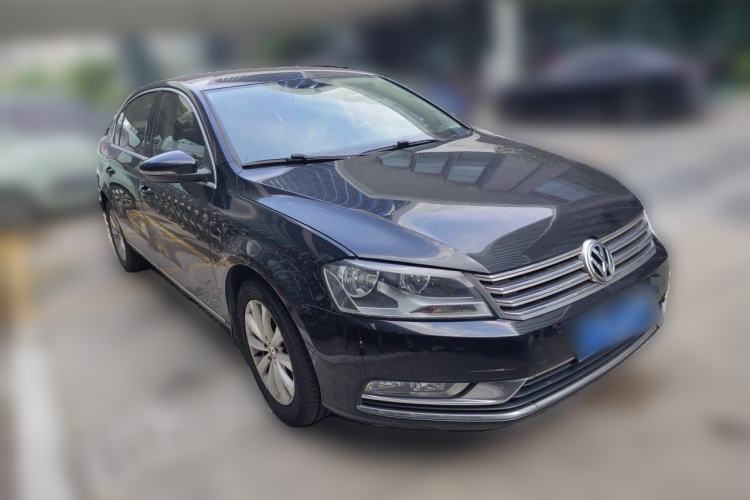 Used Volkswagen Magotan 2015 1.8TSI Advanced Model Front Right 45 Deg