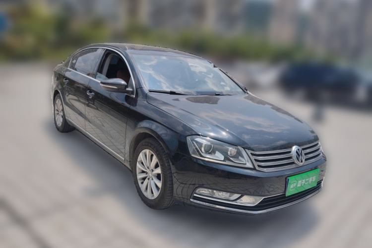Used Volkswagen Magotan 2015 Revised Version 2.0 TSI Luxury Edition Front Right 45 Deg
