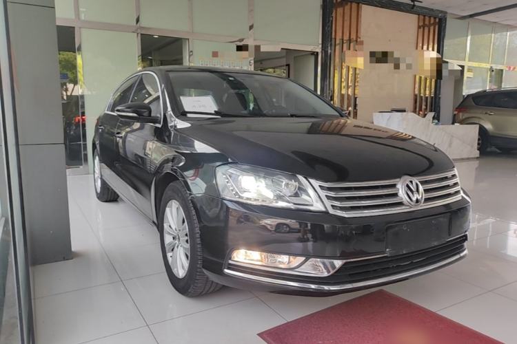 Used Volkswagen Magotan 2015 Facelift 1.8TSI Luxury Model Front Right 45 Deg