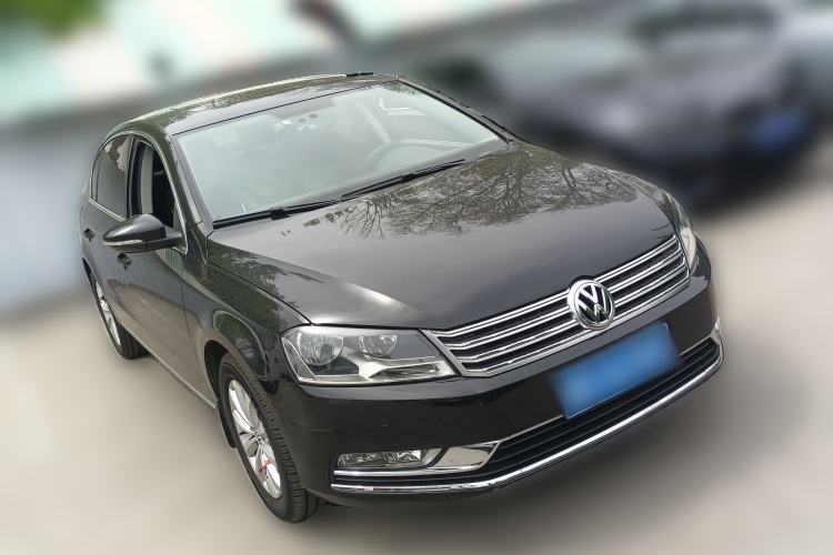 Used Volkswagen Magotan 2015 1.8TSI Advanced Model Front Right 45 Deg