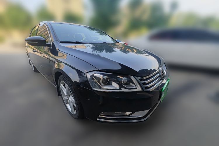 Used Volkswagen Magotan 2015 1.8TSI Prestige Model Front Right 45 Deg