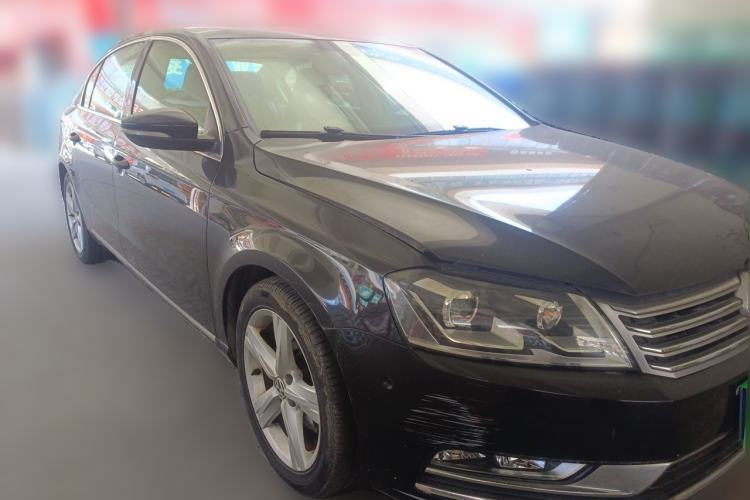 Used Volkswagen Magotan 2015 1.8TSI Prestige Model Front Right 45 Deg