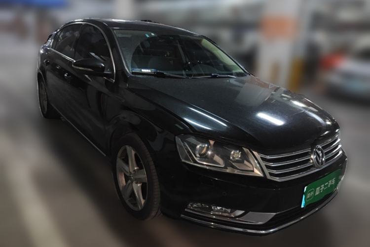 Used Volkswagen Magotan 2015 Revised Version 2.0 TSI Prestige Edition Front Right 45 Deg