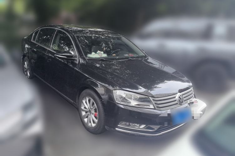 Used Volkswagen Magotan 2015 1.8TSI Advanced Model Front Right 45 Deg