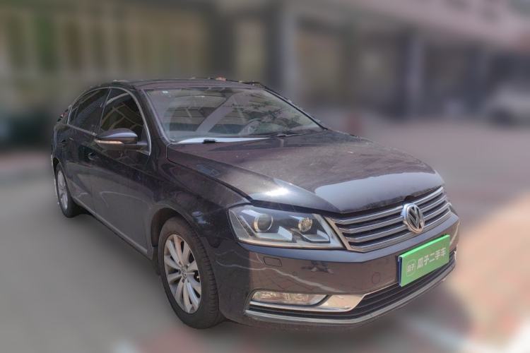 Used Volkswagen Magotan 2015 1.8TSI Luxury Model Front Right 45 Deg