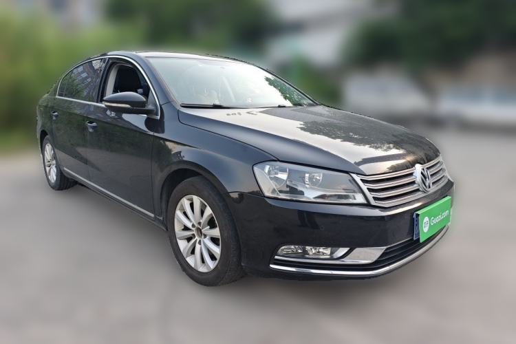 Used Volkswagen Magotan 2015 1.8TSI Advanced Model Front Right 45 Deg