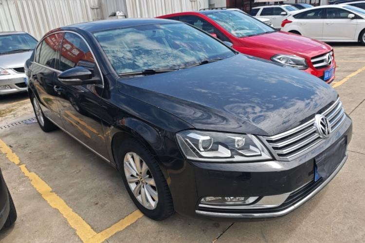 Used Volkswagen Magotan 2015 1.8TSI Luxury Model Front Right 45 Deg