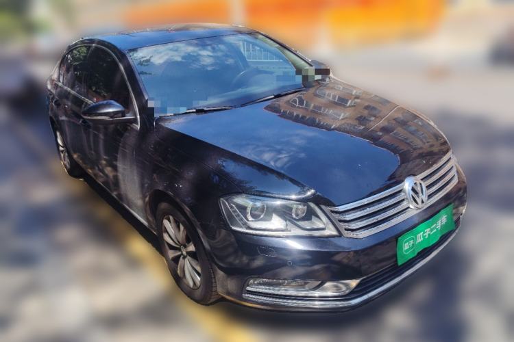 Used Volkswagen Magotan 2015 1.8TSI Luxury Model Front Right 45 Deg