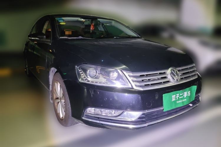 Used Volkswagen Magotan 2015 Facelift 1.8TSI Luxury Model Front Right 45 Deg