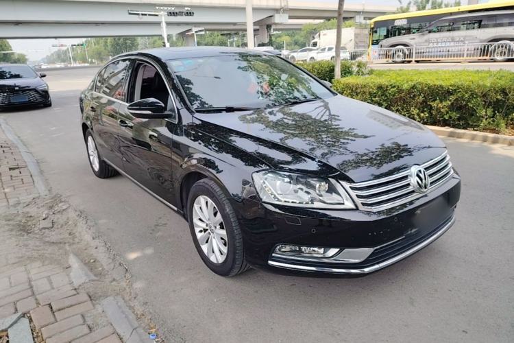 Used Volkswagen Magotan 2015 Facelift 1.8TSI Luxury Model Front Right 45 Deg