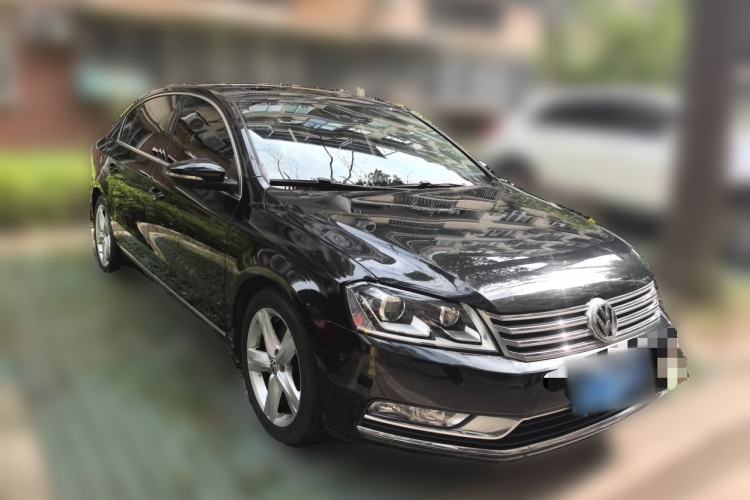 Used Volkswagen Magotan 2015 2.0 TSI Prestige Model Front Right 45 Deg
