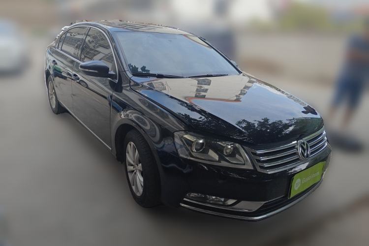 Used Volkswagen Magotan 2015 1.8TSI Luxury Model Front Right 45 Deg