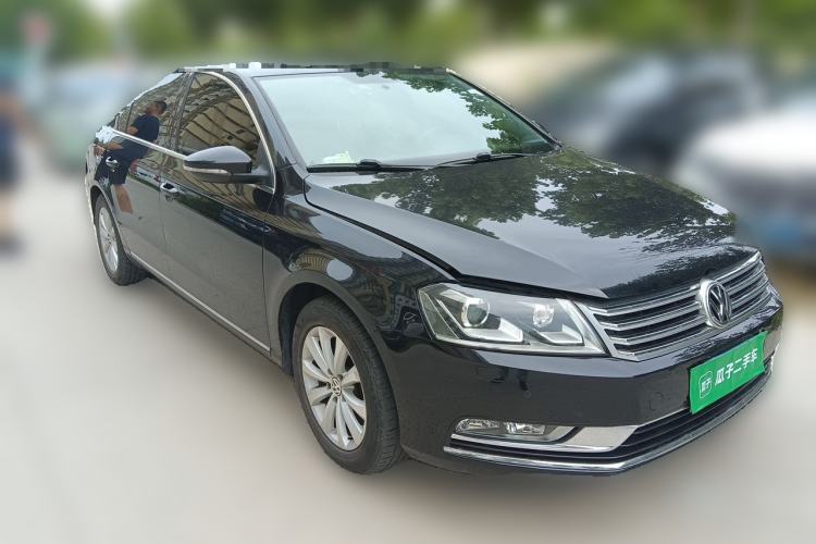 Used Volkswagen Magotan 2015 Facelift 1.8TSI Luxury Model Front Right 45 Deg