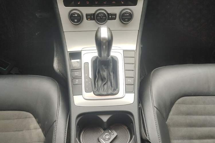 Used Volkswagen Magotan 2015 1.8TSI Luxury Model Gear Lever