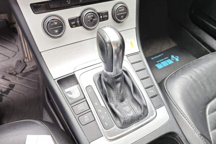 Used Volkswagen Magotan 2015 1.8TSI Advanced Model Gear Lever
