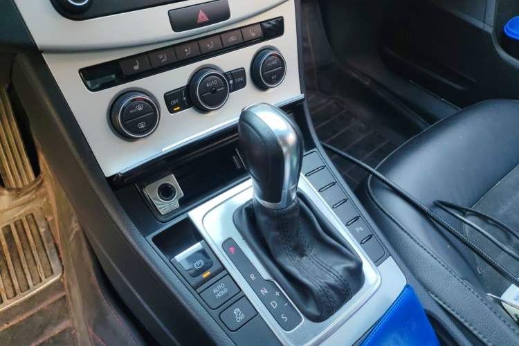 Used Volkswagen Magotan 2015 1.8TSI Luxury Model Gear Lever