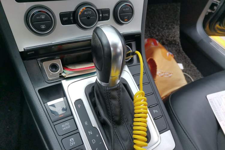 Used Volkswagen Magotan 2015 Revised Version 2.0 TSI Luxury Edition Gear Lever
