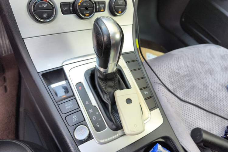 Used Volkswagen Magotan 2015 Revised Version 2.0 TSI Luxury Edition Gear Lever