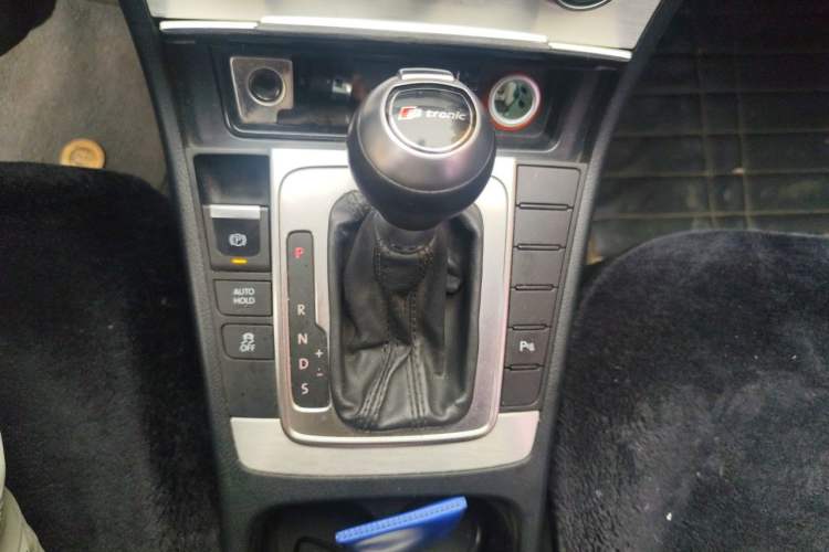 Used Volkswagen Magotan 2015 2.0 TSI Luxury Model Gear Lever
