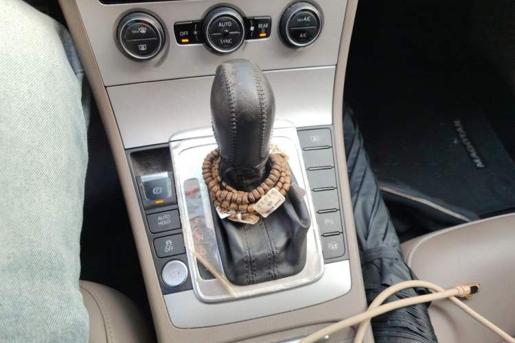Used Volkswagen Magotan 2015 2.0 TSI Prestige Model Gear Lever