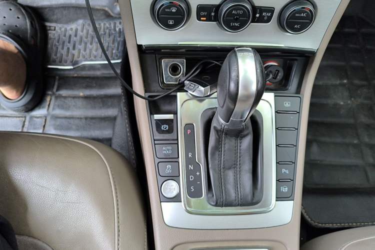 Used Volkswagen Magotan 2015 1.8TSI Prestige Model Gear Lever